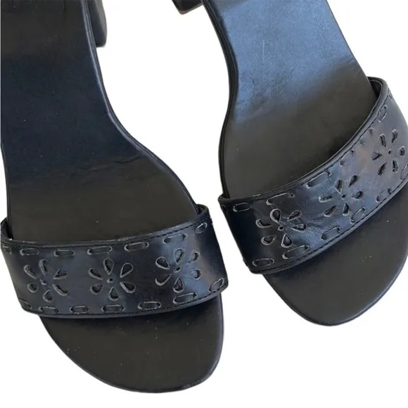 EUC ELF Leather Heeled Whipstitch Sandals Black Size 7.5