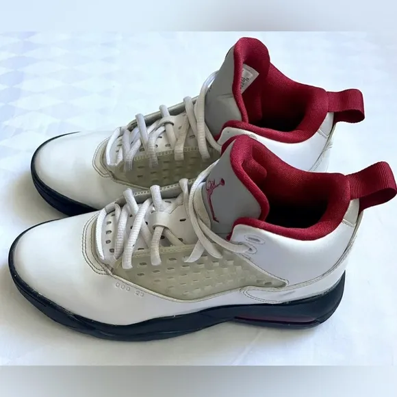 EUC Nike Air Jordan Maxin 200 GS Red &amp; White Jumpman Sneaker Like NEW Boys 5.5Y