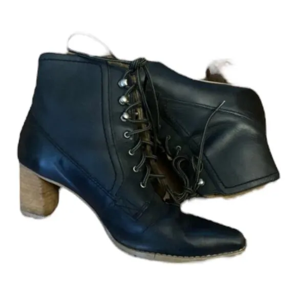Euro Club Vintage lace up design leather boots made in Brazil black size 8.5