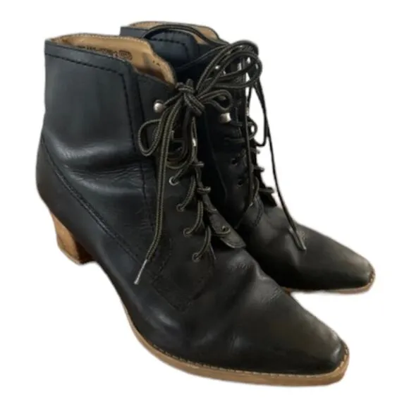 Euro Club Vintage lace up design leather boots made in Brazil black size 8.5