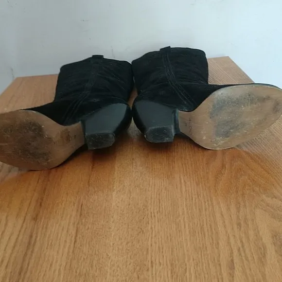 F. KNEE HIGH SUEDE Nearly New Black Suede Boots by Designer Aldo