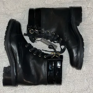 FABIANELLI: Italian Leather Combat Boots/Patent Leather size: 6US /36EU