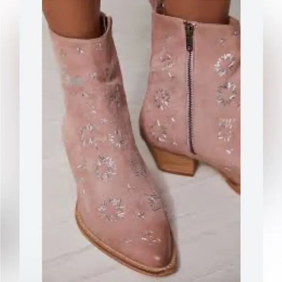 Free People Bowers Cowgirl Boots NWT Powder Pink Suede Celestial
