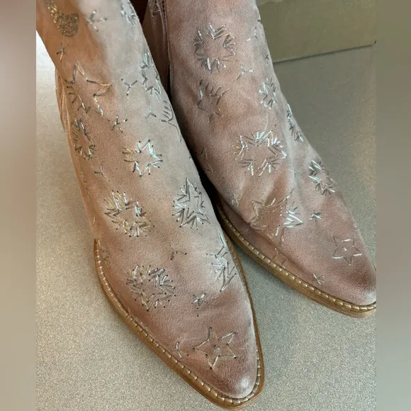 Free People Bowers Cowgirl Boots NWT Powder Pink Suede Celestial
