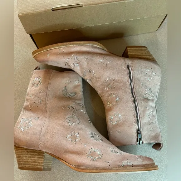 Free People Bowers Cowgirl Boots NWT Powder Pink Suede Celestial