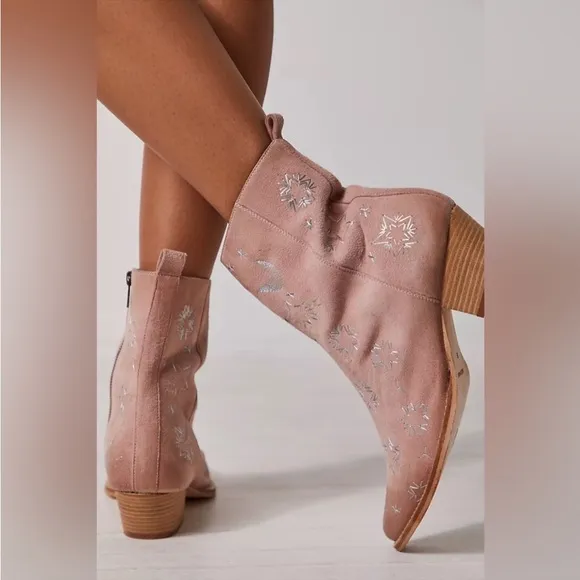 Free People Bowers Cowgirl Boots NWT Powder Pink Suede Celestial