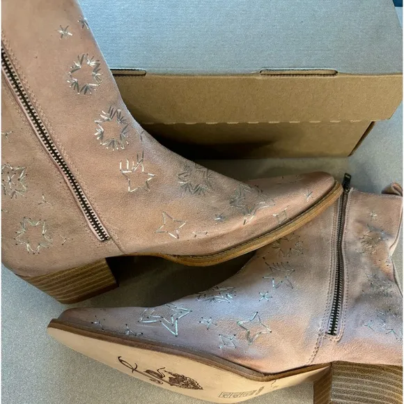 Free People Bowers Cowgirl Boots NWT Powder Pink Suede Celestial