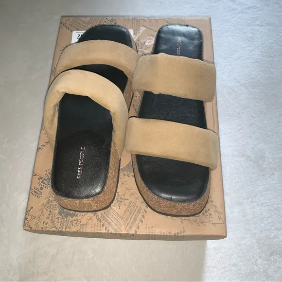 FREE PEOPLE Fairmount Flared Sandals / Pancake tan suede new in box size 9
