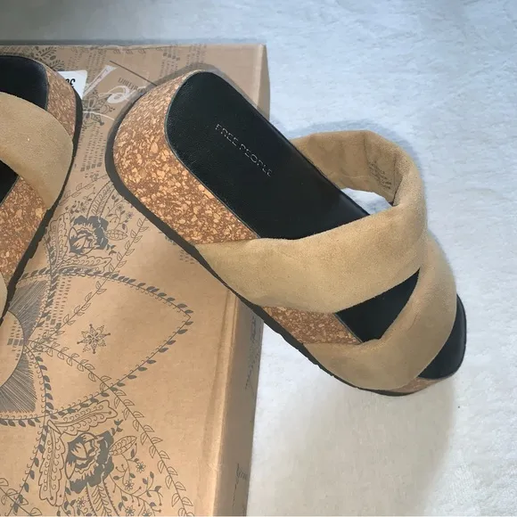 FREE PEOPLE Fairmount Flared Sandals / Pancake tan suede new in box size 9