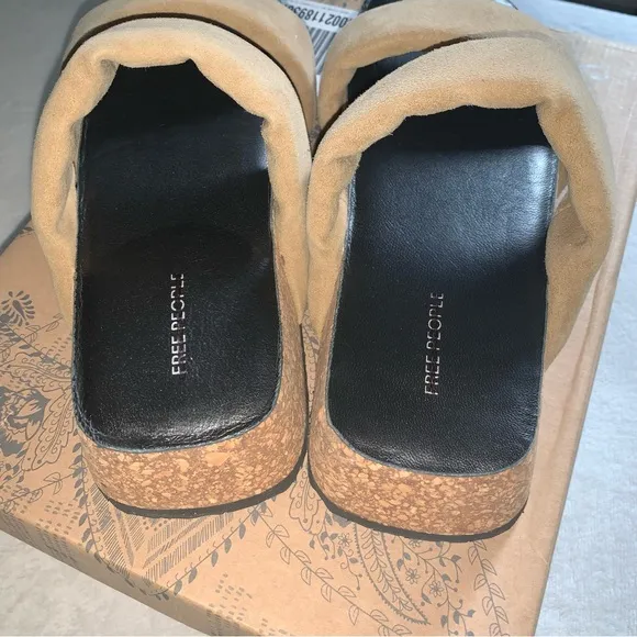 FREE PEOPLE Fairmount Flared Sandals / Pancake tan suede new in box size 9