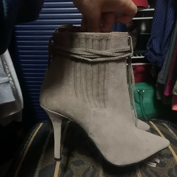 Free people tassel booties boho suede tan pointed toe boots heeled $200