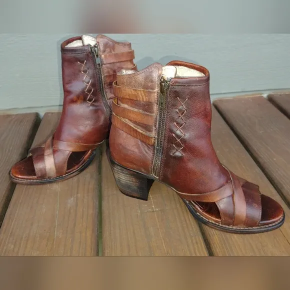 Freebird By Steven PERU Leather Ankle Bootie Size 9 Brown Distressed Peep Toe
