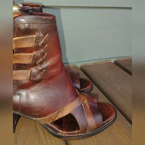 Freebird By Steven PERU Leather Ankle Bootie Size 9 Brown Distressed Peep Toe