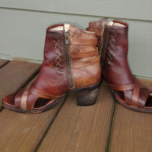 Freebird By Steven PERU Leather Ankle Bootie Size 9 Brown Distressed Peep Toe