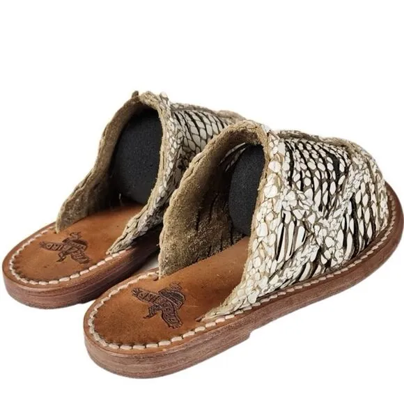 Freebird- Willow Women's White &amp; Brown Leather Sandals Distressed, Size 7