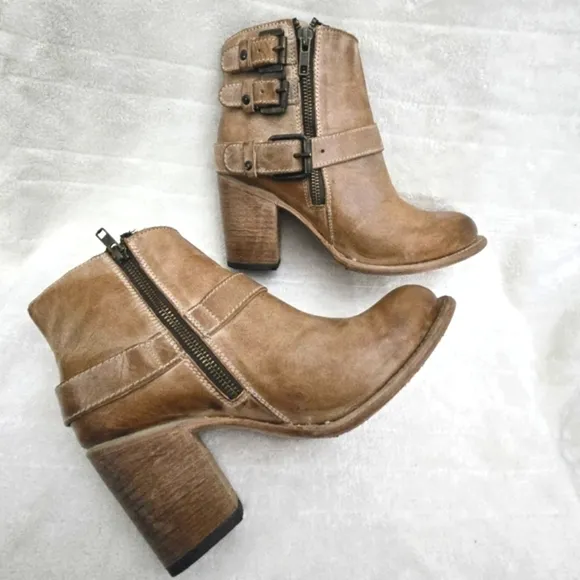 FREEBIRD Women's Bolo Ankle Boots Tan Leather Side Zip Western Block Heel Sz9