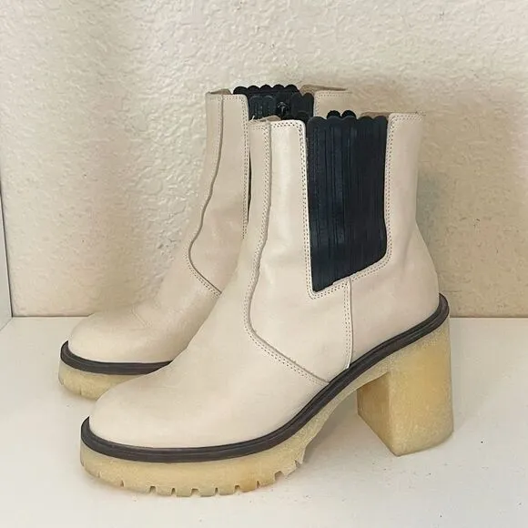 Free People James Chelsea Leather Boots in cream and black. 38/8
