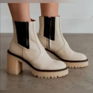 Free People James Chelsea Leather Boots in cream and black. 38/8