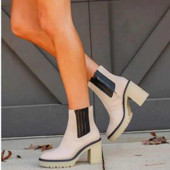 Free People James Chelsea Leather Boots in cream and black. 38/8