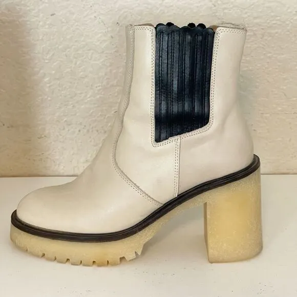 Free People James Chelsea Leather Boots in cream and black. 38/8