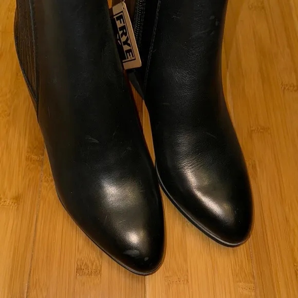 Frye Black Ankle Boots with Smooth Leather and Moderate Heel
