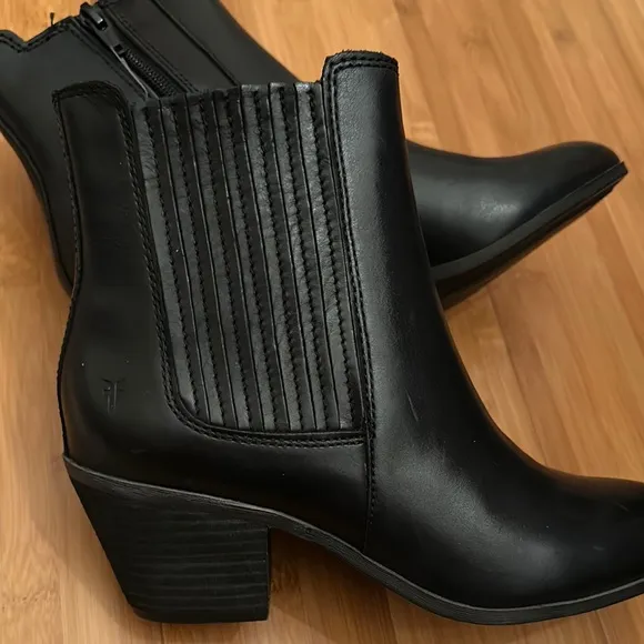 Frye Black Ankle Boots with Smooth Leather and Moderate Heel