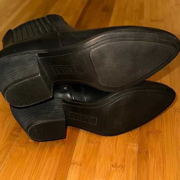 Frye Black Ankle Boots with Smooth Leather and Moderate Heel