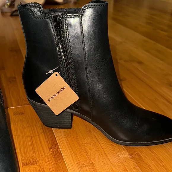 Frye Black Ankle Boots with Smooth Leather and Moderate Heel