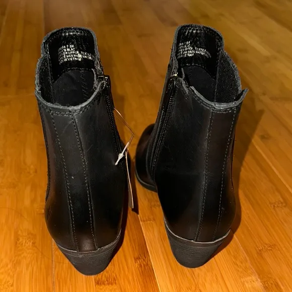 Frye Black Ankle Boots with Smooth Leather and Moderate Heel
