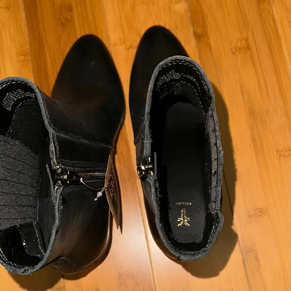 Frye Black Ankle Boots with Smooth Leather and Moderate Heel