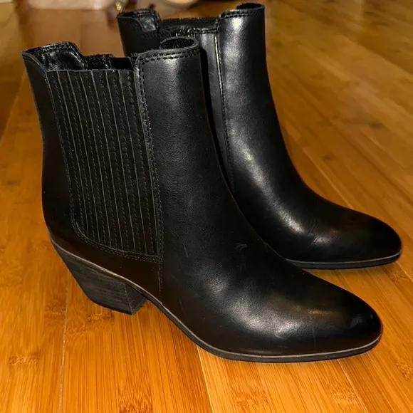 Frye Black Ankle Boots with Smooth Leather and Moderate Heel