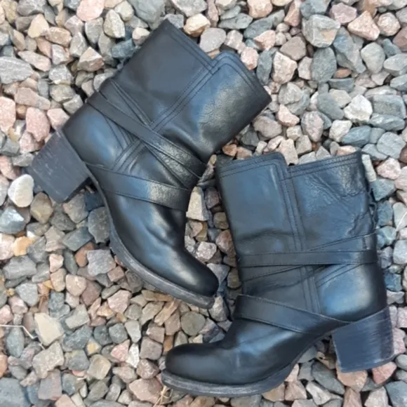 Frye black leather buckle boots w/ chunky heels