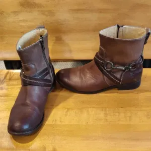 Frye harness ankle boots size zip size 6.5