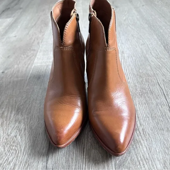 Frye Jennifer cognac pointed toe ankle boots size 6.5