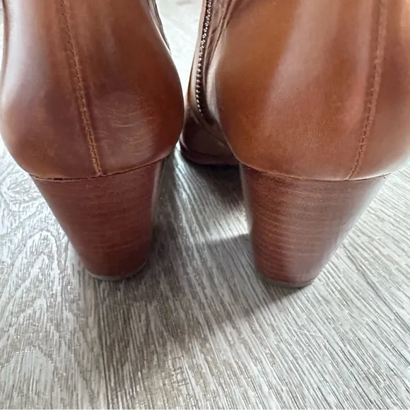 Frye Jennifer cognac pointed toe ankle boots size 6.5