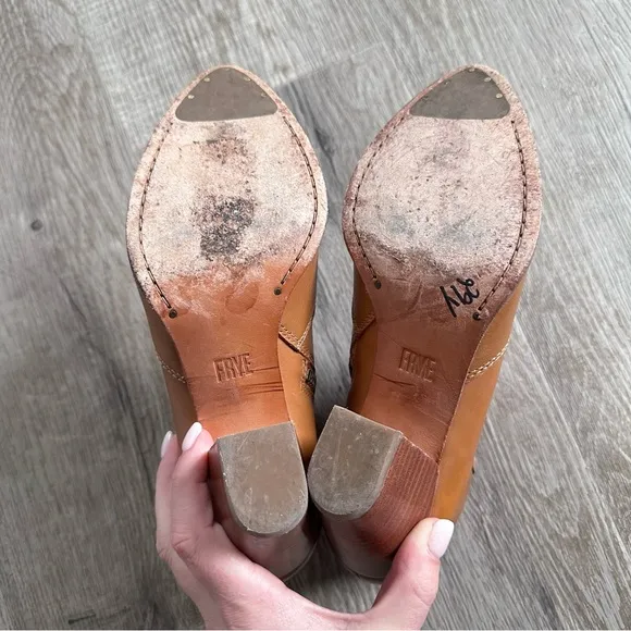 Frye Jennifer cognac pointed toe ankle boots size 6.5