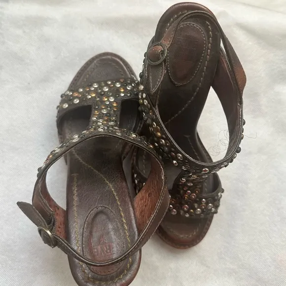 Frye Joy studded heeled sandals in vintage finish women’s size 7