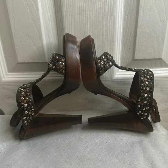 Frye Joy studded heeled sandals in vintage finish women’s size 7