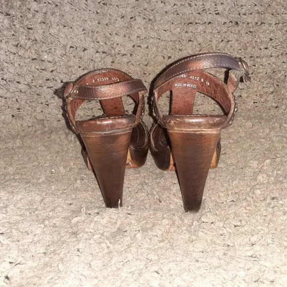 FRYE-Joy T-Strap Studded Brown Leather- Block Heel-Platform-Sz 7B-Excellent