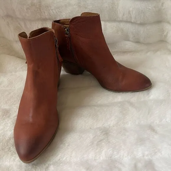 Frye Judith double zip ankle boots tan color pointed toe size 9.5