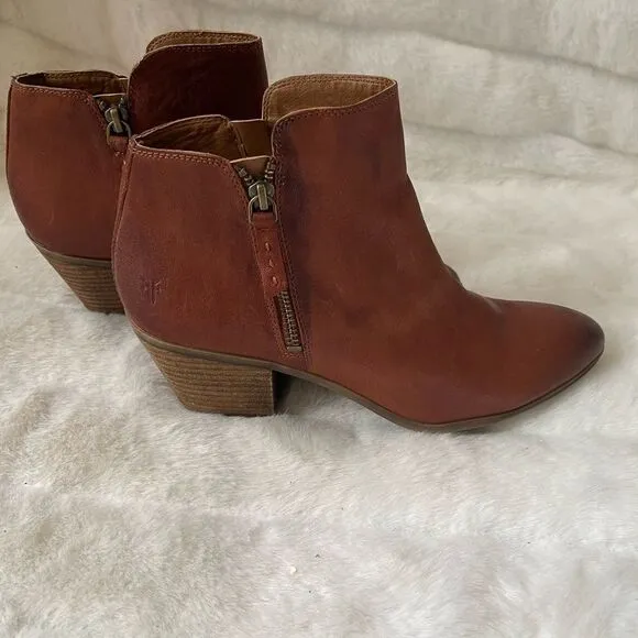 Frye Judith double zip ankle boots tan color pointed toe size 9.5