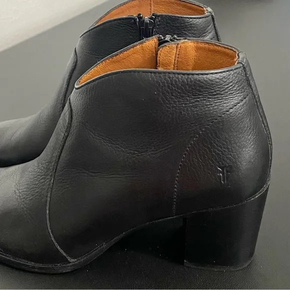 Frye Nora Zip Short Boots Modern Western Classic Heel Ankle Boots Black Leather