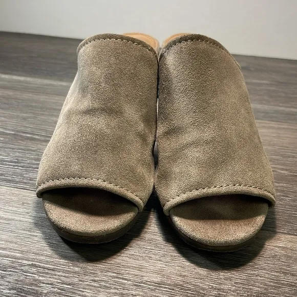 Frye suede leather sandals woman’s size 9.5