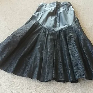 G-III  Genuine LEATHER SKIRT FASHIONS MADE IN THE U.S.A 390j
