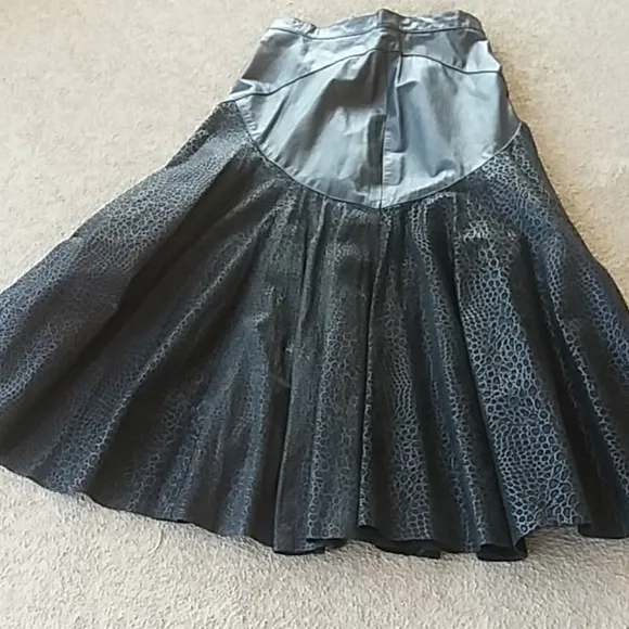 G-III  Genuine LEATHER SKIRT FASHIONS MADE IN THE U.S.A 390j