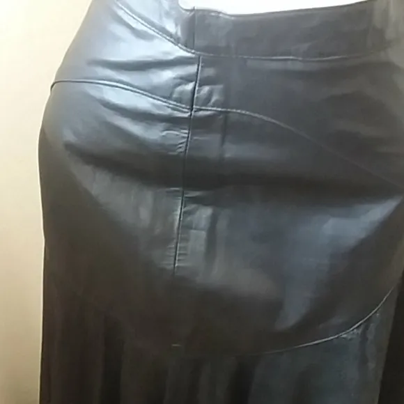 G-III  Genuine LEATHER SKIRT FASHIONS MADE IN THE U.S.A 390j