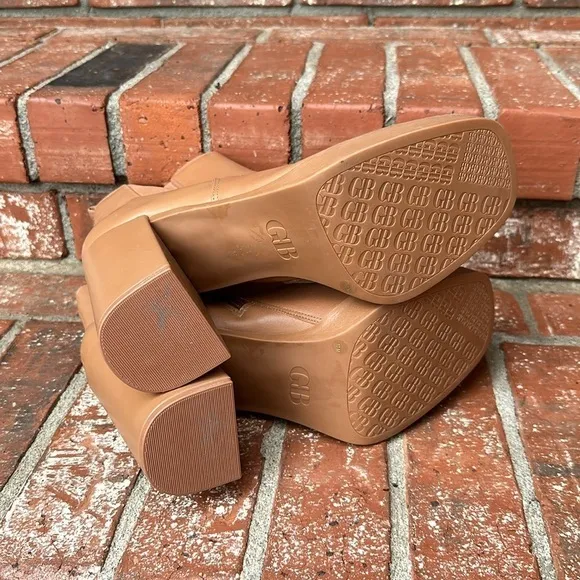 Gianni Bini Ah Mazed Tan Leather Platform Block Heel Chelsea Boots Size 10