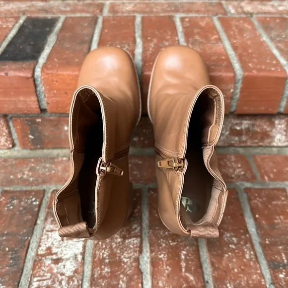 Gianni Bini Ah Mazed Tan Leather Platform Block Heel Chelsea Boots Size 10