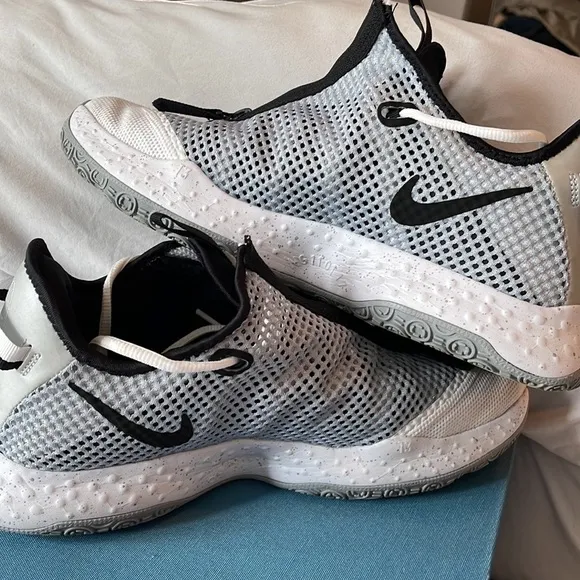Great condition almost new Paul George basketball sneakers size 11.5
