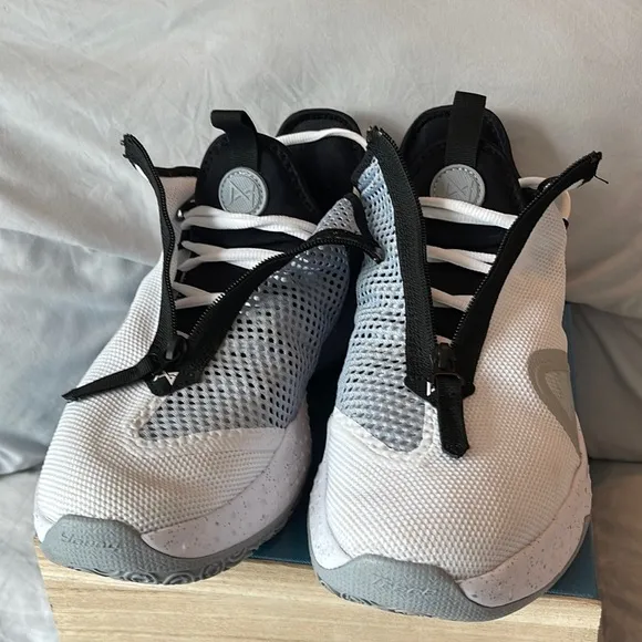 Great condition almost new Paul George basketball sneakers size 11.5